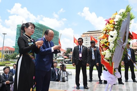 Thủ tướng Nguyễn Xuân Phúc hội đàm với Thủ tướng Campuchia Hun Sen - ảnh 1